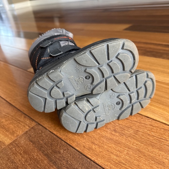 Kamik winter boots kid size 10 - Picture 3 of 4